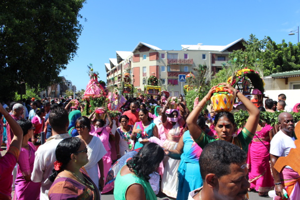SITTIRAÏ CAVADEE 2016 AU TEMPLE NARASSINGUA PEROUMAL DE SAINT-PIERRE