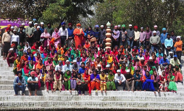 En Inde, une rivière polluée est sauvée des eaux par Eco Baba ! En Inde, une rivière polluée est sauvée des eaux par Eco Baba !