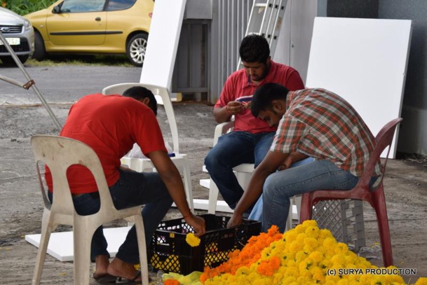 DÉBUT DES FESTIVITÉS POUR LA DÉESSE MARIAMMAN AU TEMPLE SIVA SOUPRAMANIEN DE ST-BENOIT DÉBUT DES FESTIVITÉS POUR LA DÉESSE MARIAMMAN AU TEMPLE SIVA SOUPRAMANIEN DE ST-BENOIT
