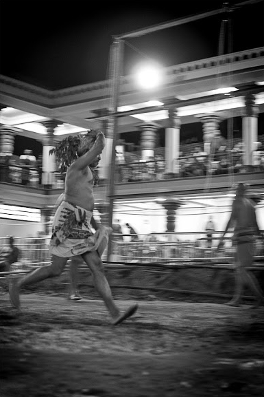 LE TEMPLE SRI MARIAMMAN DE SINGAPOUR : ENTRE ÉMOTION ET FERVEUR