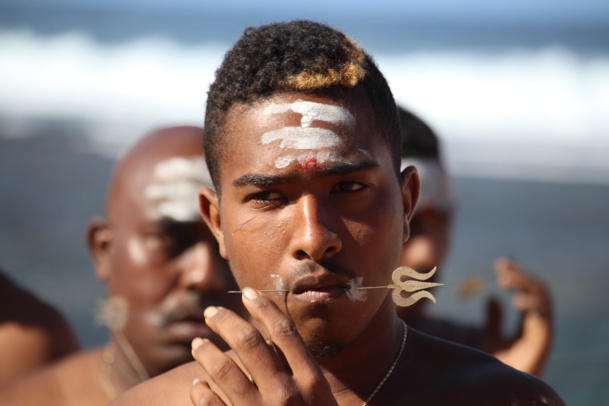 FÊTE MARIAMMAN 2016 AU KÔVIL SANGUILI KAROUPPA SWAMY (A.C.K.S.K.S) DE BOIS D'OLIVE
