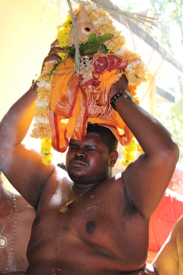 FÊTE MARIAMMAN 2016 AU KÔVIL SANGUILI KAROUPPA SWAMY (A.C.K.S.K.S) DE BOIS D'OLIVE