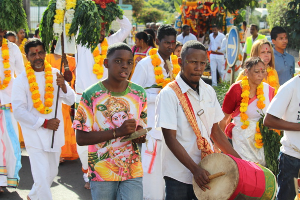 MARCHE SUR LE FEU 2016 AU TEMPLE OM SHAKTI À TROIS-MARES, LE TAMPON