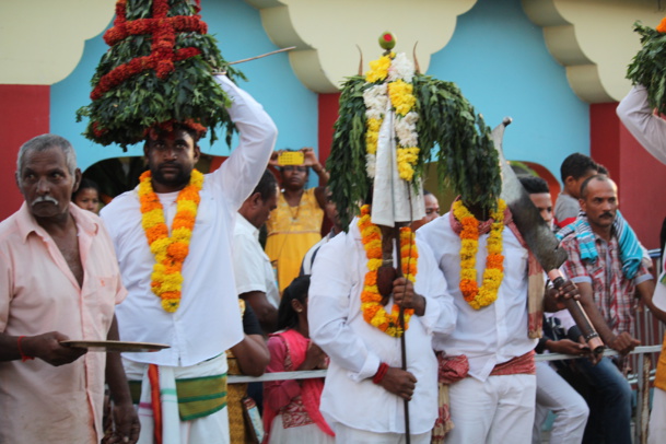 MARCHE SUR LE FEU 2016 AU TEMPLE OM SHAKTI À TROIS-MARES, LE TAMPON