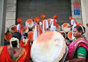 En Inde, la chasse aux fraudeurs fiscaux se fait au son des tambours