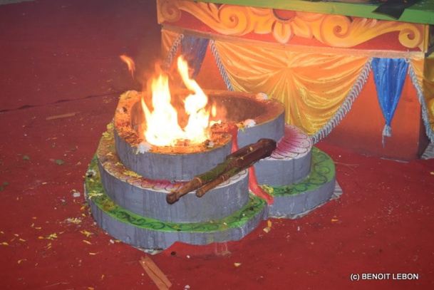 7ÈME FÊTE POUR LA MARCHE SUR LE FEU AU TEMPLE MARYEN PEROUMAL DE SAINT-ANDRÉ 