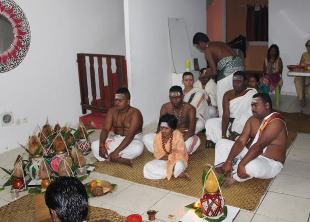 Swami Dikshai: Des jeunes hindous initiés par un swami au Gol à Saint-Louis 