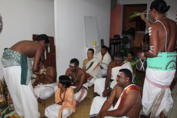 Swami Dikshai: Des jeunes hindous initiés par un swami au Gol à Saint-Louis 