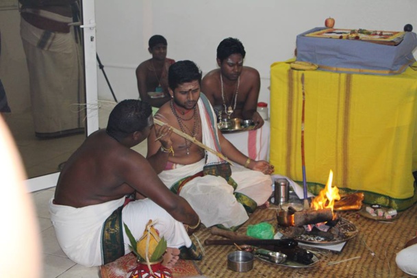 Swami Dikshai: Des jeunes hindous initiés par un swami au Gol à Saint-Louis 