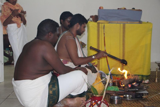 Swami Dikshai: Des jeunes hindous initiés par un swami au Gol à Saint-Louis 