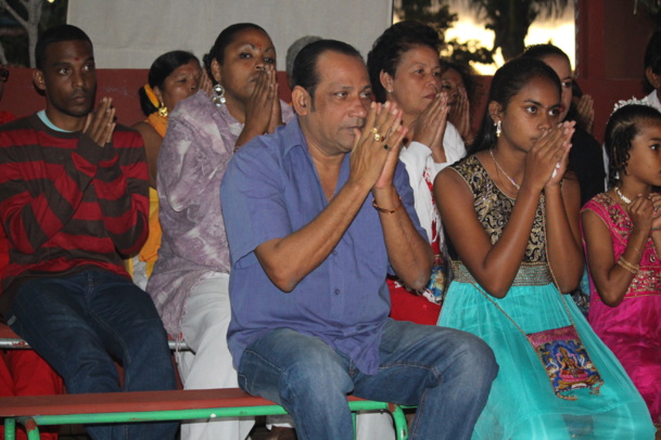 DÉBUT DES FESTIVITÉS EN L'HONNEUR DE KÂLI AU TEMPLE PANDIALE PRIMAT DE ST-DENIS 2016 DÉBUT DES FESTIVITÉS EN L'HONNEUR DE KÂLI AU TEMPLE PANDIALE PRIMAT DE ST-DENIS 2016