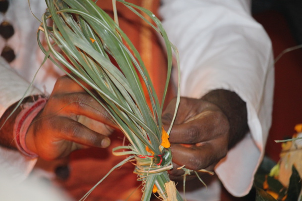 DÉBUT DES FESTIVITÉS EN L'HONNEUR DE KÂLI AU TEMPLE PANDIALE PRIMAT DE ST-DENIS 2016 DÉBUT DES FESTIVITÉS EN L'HONNEUR DE KÂLI AU TEMPLE PANDIALE PRIMAT DE ST-DENIS 2016