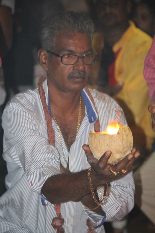 DÉBUT DES FESTIVITÉS EN L'HONNEUR DE KÂLI AU TEMPLE PANDIALE PRIMAT DE ST-DENIS 2016