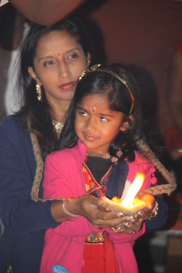 DÉBUT DES FESTIVITÉS EN L'HONNEUR DE KÂLI AU TEMPLE PANDIALE PRIMAT DE ST-DENIS 2016 DÉBUT DES FESTIVITÉS EN L'HONNEUR DE KÂLI AU TEMPLE PANDIALE PRIMAT DE ST-DENIS 2016