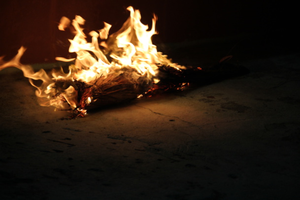 DÉBUT DES FESTIVITÉS EN L'HONNEUR DE KÂLI AU TEMPLE PANDIALE PRIMAT DE ST-DENIS 2016 DÉBUT DES FESTIVITÉS EN L'HONNEUR DE KÂLI AU TEMPLE PANDIALE PRIMAT DE ST-DENIS 2016