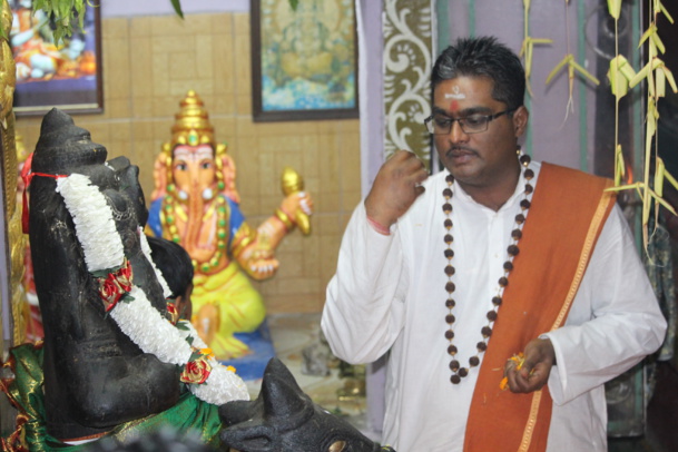 DÉBUT DES FESTIVITÉS EN L'HONNEUR DE KÂLI AU TEMPLE PANDIALE PRIMAT DE ST-DENIS 2016 DÉBUT DES FESTIVITÉS EN L'HONNEUR DE KÂLI AU TEMPLE PANDIALE PRIMAT DE ST-DENIS 2016