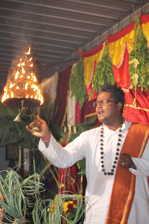 DÉBUT DES FESTIVITÉS EN L'HONNEUR DE KÂLI AU TEMPLE PANDIALE PRIMAT DE ST-DENIS 2016 DÉBUT DES FESTIVITÉS EN L'HONNEUR DE KÂLI AU TEMPLE PANDIALE PRIMAT DE ST-DENIS 2016