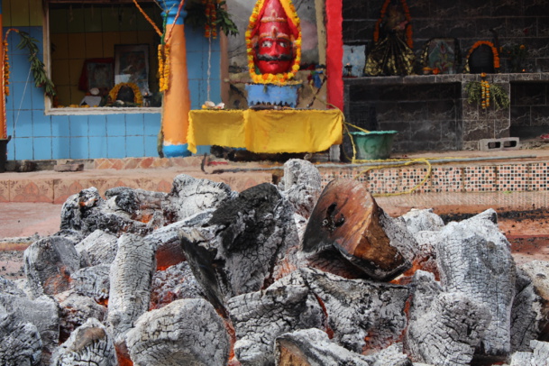MARCHE SUR LE FEU AU TEMPLE FAMILIAL VAÏTY DE SAINT-DENIS 2016 MARCHE SUR LE FEU AU TEMPLE FAMILIAL VAÏTY DE SAINT-DENIS 2016