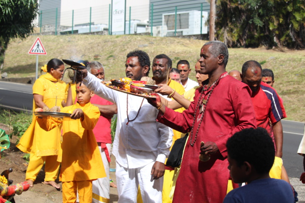 MARCHE SUR LE FEU AU TEMPLE FAMILIAL VAÏTY DE SAINT-DENIS 2016