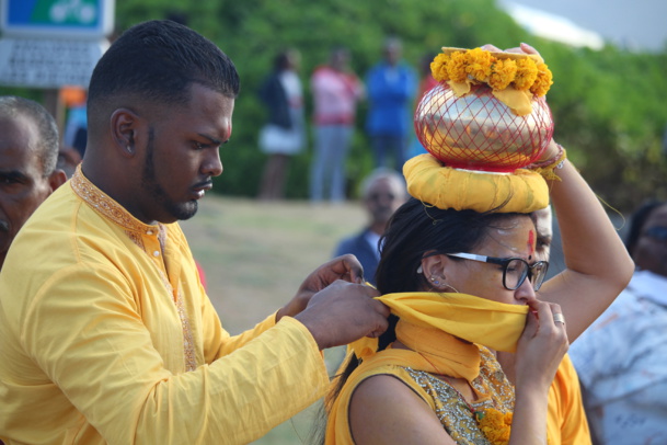 MARCHE SUR LE FEU AU TEMPLE FAMILIAL VAÏTY DE SAINT-DENIS 2016 MARCHE SUR LE FEU AU TEMPLE FAMILIAL VAÏTY DE SAINT-DENIS 2016