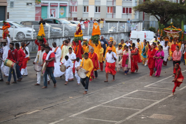 MARCHE SUR LE FEU AU TEMPLE FAMILIAL VAÏTY DE SAINT-DENIS 2016