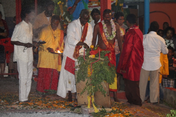 MARCHE SUR LE FEU AU TEMPLE FAMILIAL VAÏTY DE SAINT-DENIS 2016