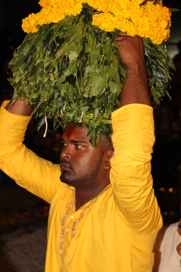MARCHE SUR LE FEU AU TEMPLE FAMILIAL VAÏTY DE SAINT-DENIS 2016 MARCHE SUR LE FEU AU TEMPLE FAMILIAL VAÏTY DE SAINT-DENIS 2016