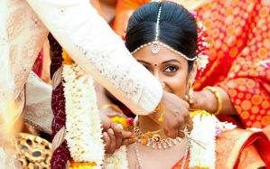 POURQUOI LES FEMMES HINDOUES PORTENT LE THALI ? POURQUOI LES FEMMES HINDOUES PORTENT LE THALI ?