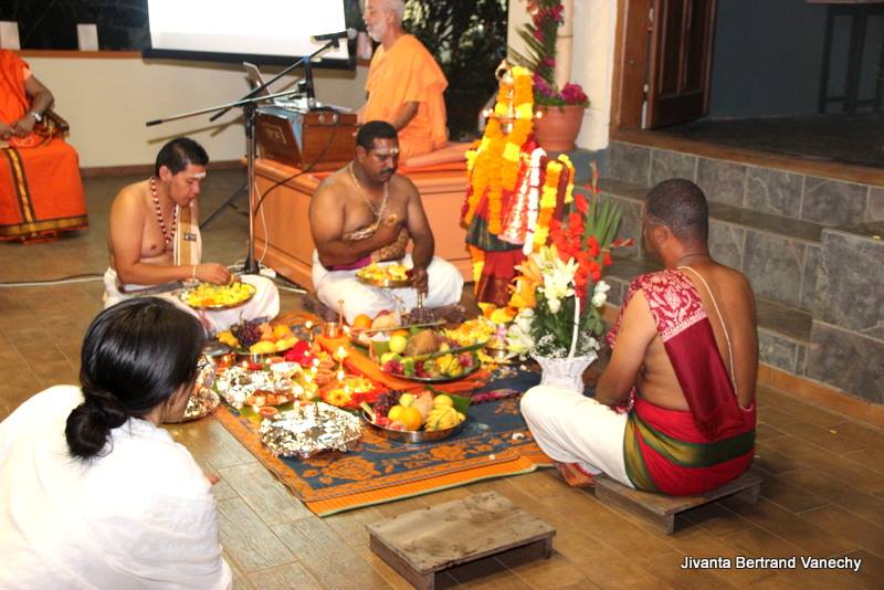 CÉLÉBRATION DU DIPAVALI 2016 À L'ASHRAM DU PORT