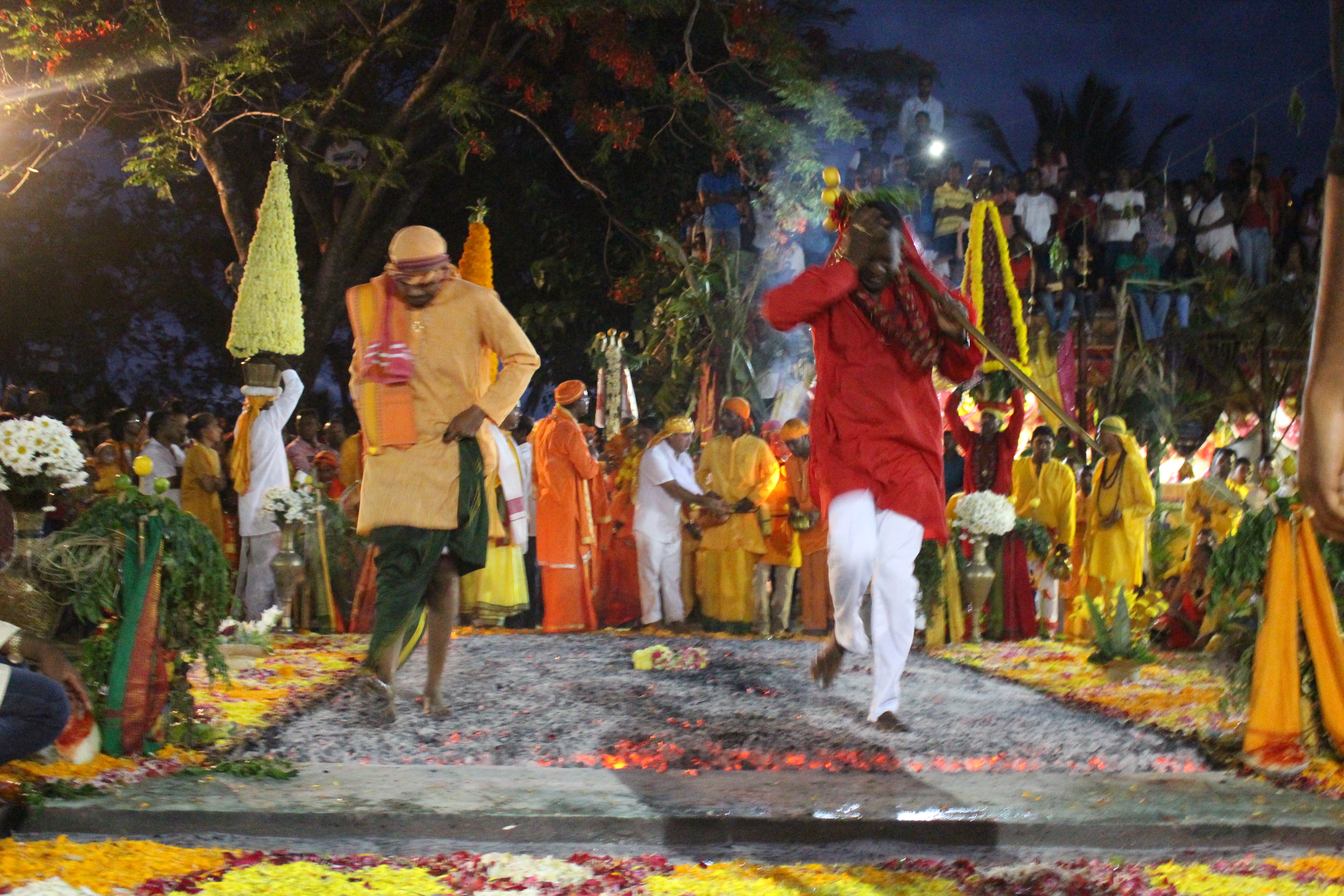 MARCHE SUR LE FEU AU TEMPLE PANDIALE PRIMAT 2016