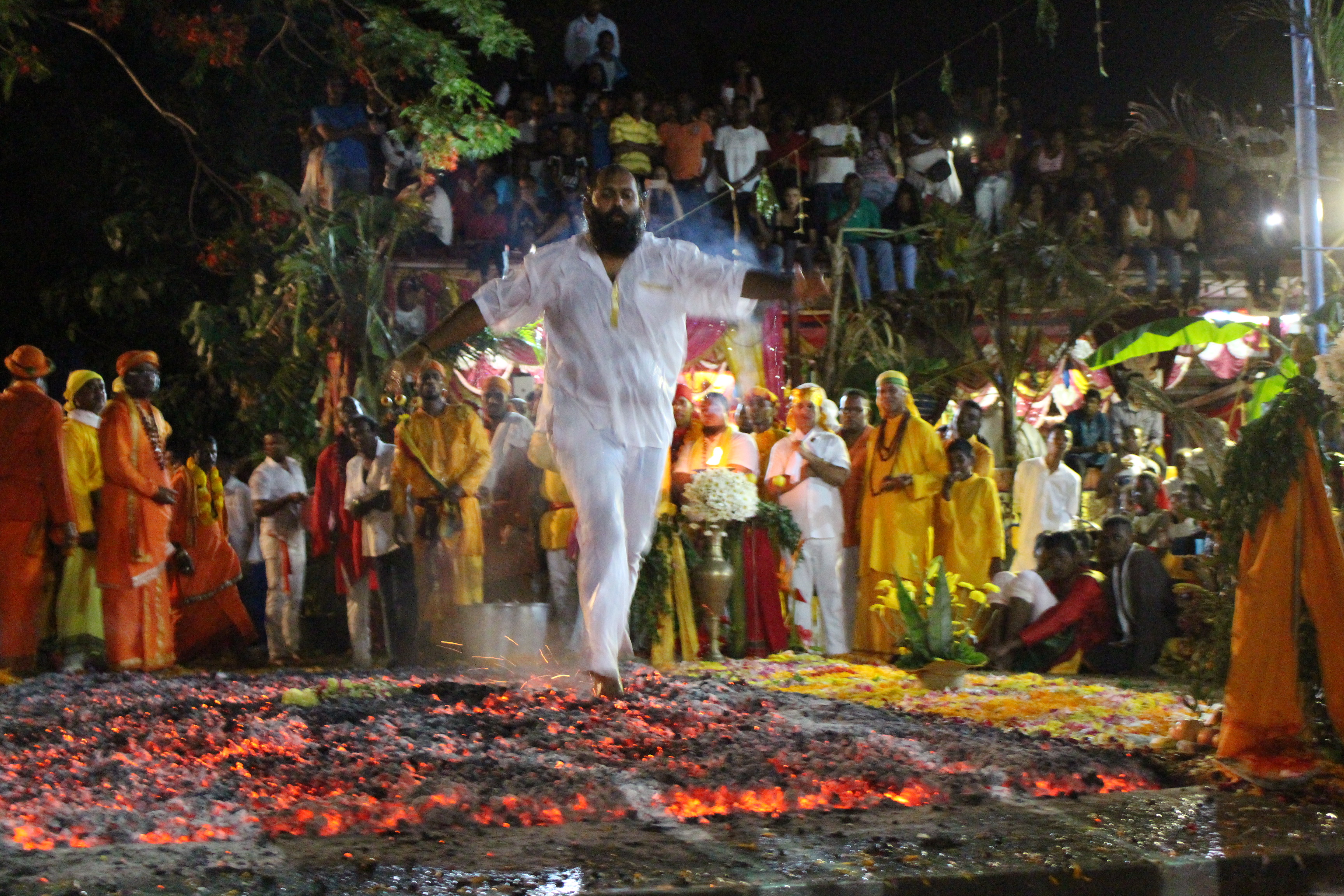 MARCHE SUR LE FEU AU TEMPLE PANDIALE PRIMAT 2016