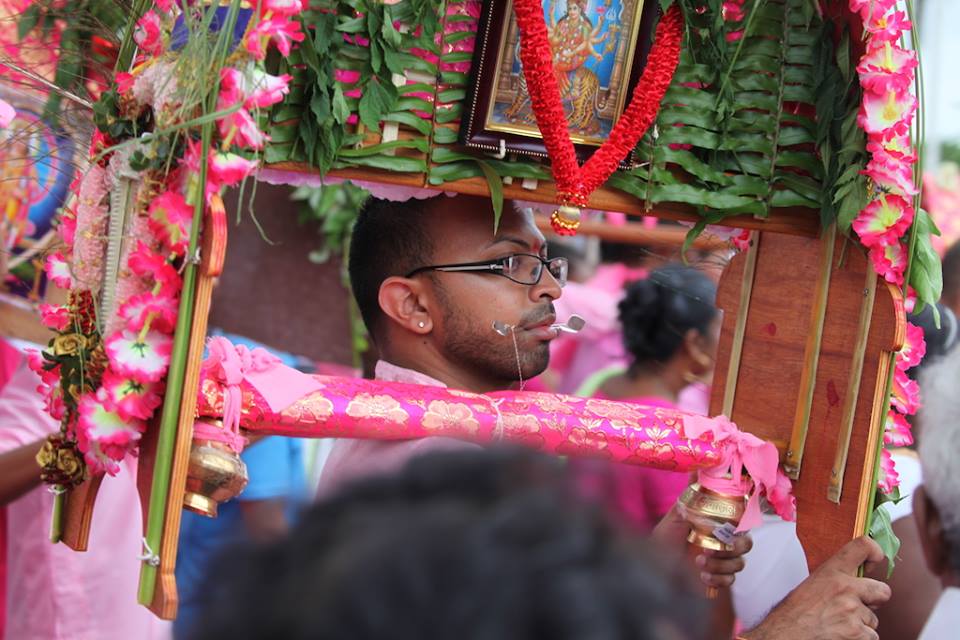 THAIPUSAM CAVADEE 2017 : AU TEMPLE SIVA SOUPRAMANIEN À ST-ANDRÉ