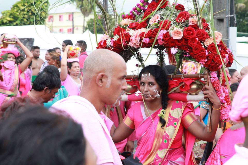 THAIPUSAM CAVADEE 2017 : AU TEMPLE SIVA SOUPRAMANIEN À ST-ANDRÉ