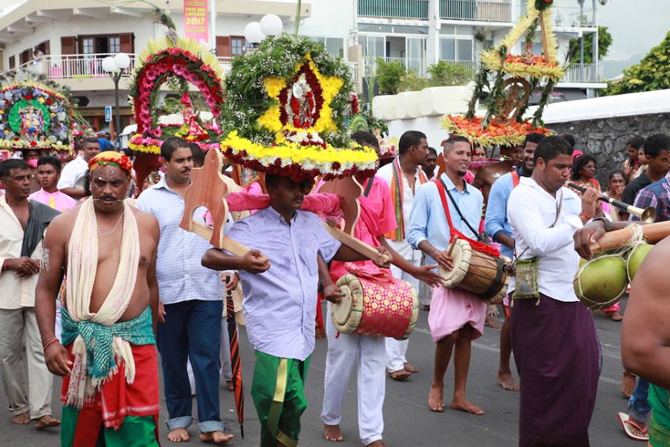 THAIPUSAM CAVADEE 2017 : AU TEMPLE SIVA SOUPRAMANIEN À ST-ANDRÉ