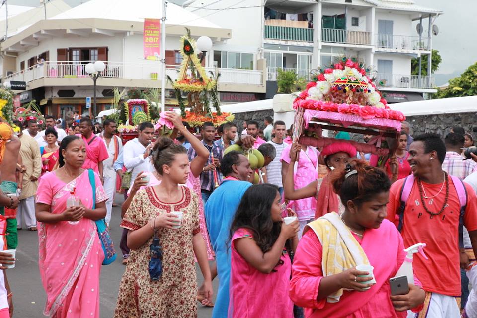 THAIPUSAM CAVADEE 2017 : AU TEMPLE SIVA SOUPRAMANIEN À ST-ANDRÉ