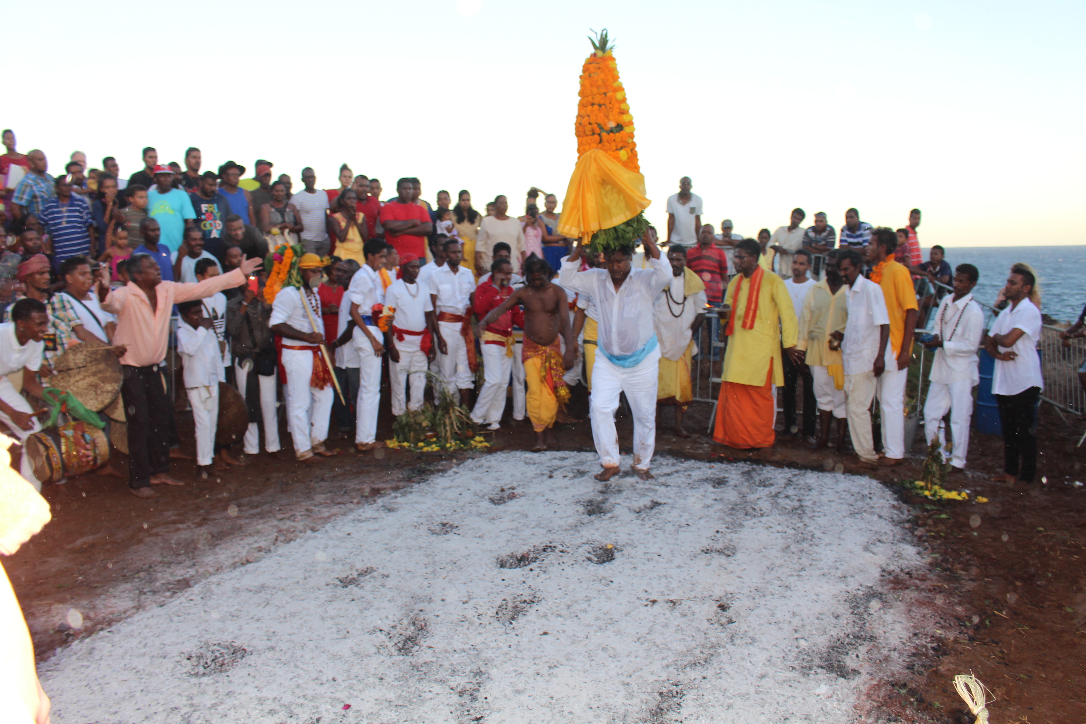 MARCHE SUR LE FEU TANAMBO SAINT-PIERRE (FAMILLE BARRET) 2017