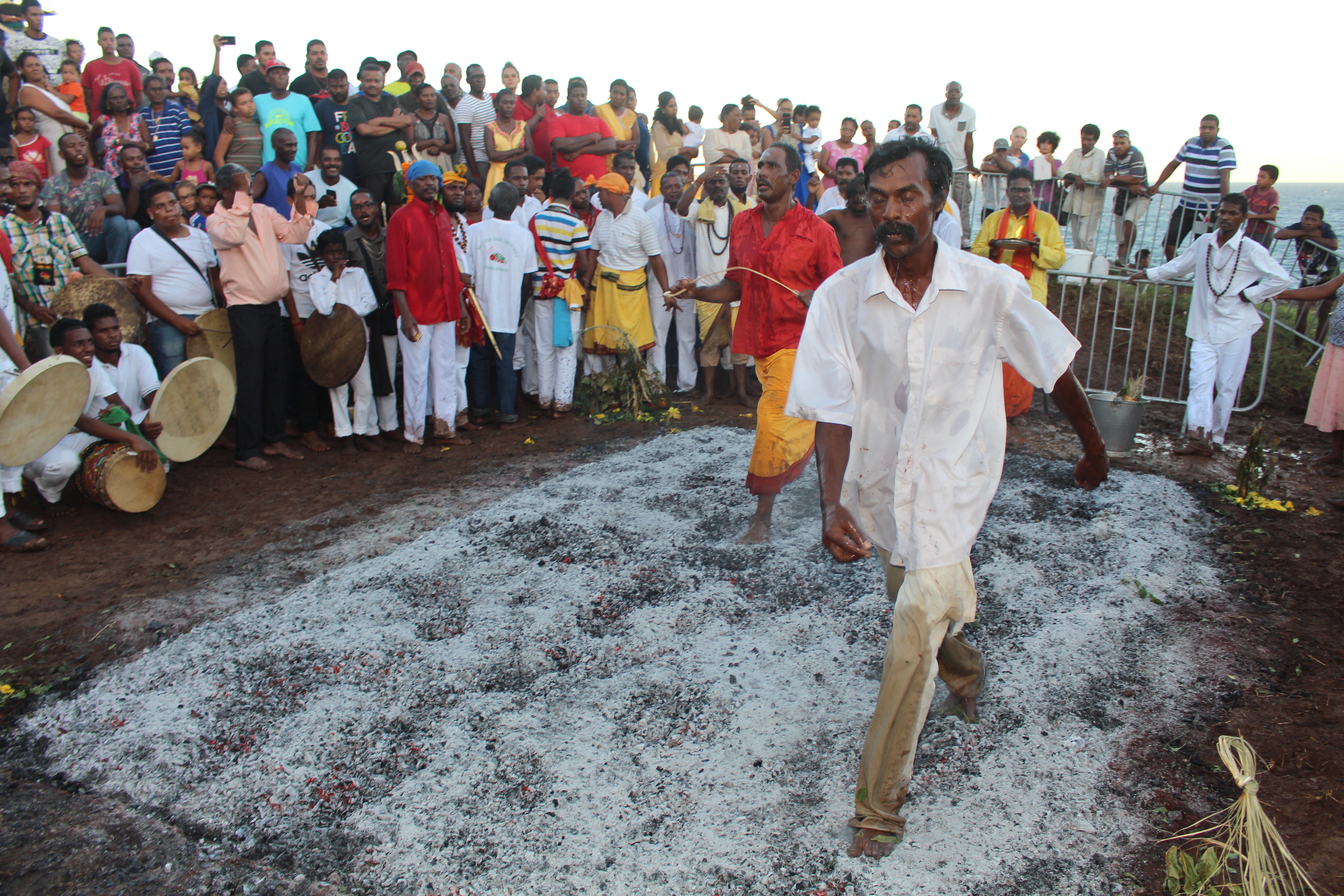 MARCHE SUR LE FEU TANAMBO SAINT-PIERRE (FAMILLE BARRET) 2017