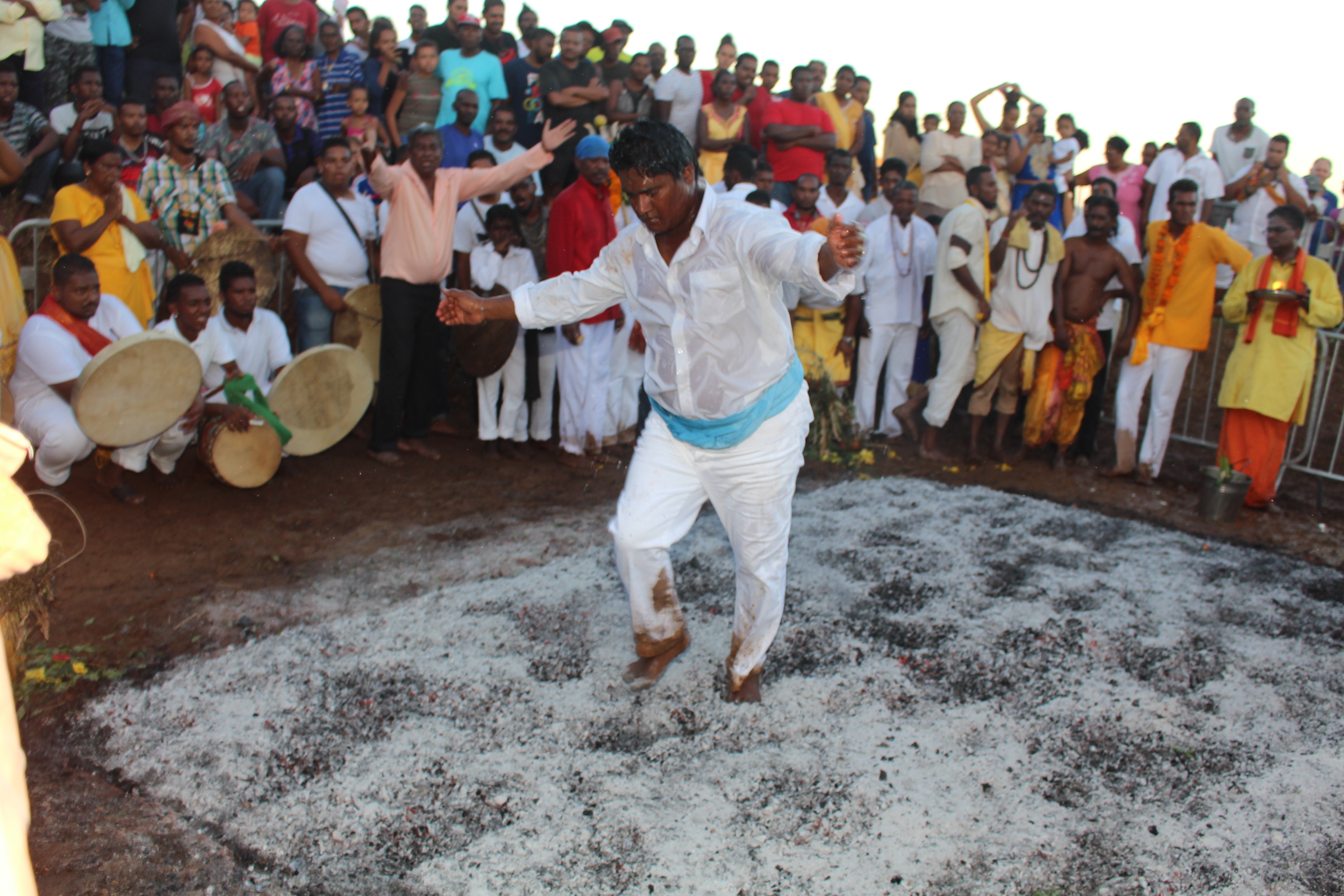 MARCHE SUR LE FEU TANAMBO SAINT-PIERRE (FAMILLE BARRET) 2017
