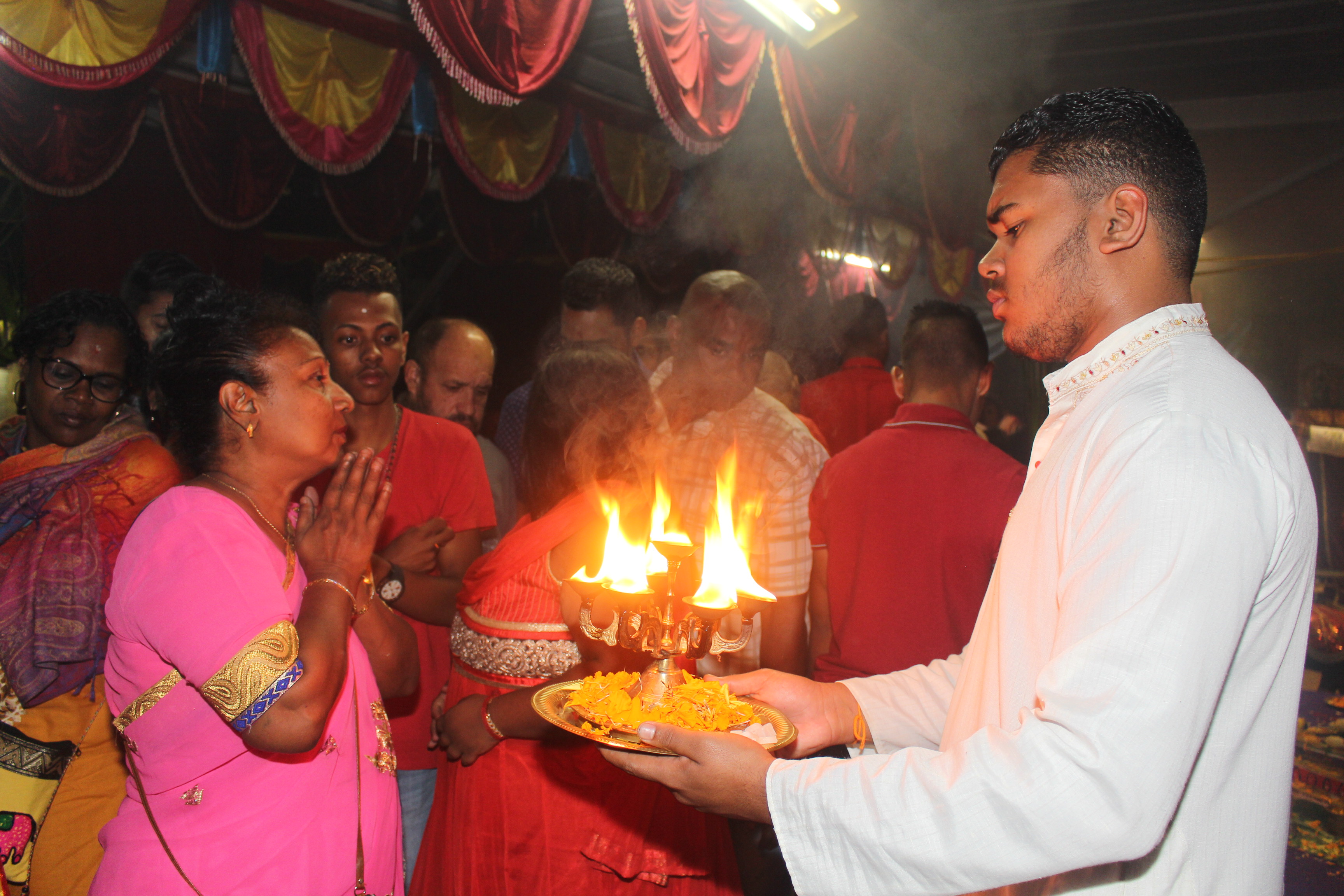 DÉBUT DES FESTIVITÉS POUR MAHA KÂLI AU TEMPLE PANDIALÉ PRIMAT DE ST-DENIS DÉBUT DES FESTIVITÉS POUR MAHA KÂLI AU TEMPLE PANDIALÉ PRIMAT DE ST-DENIS