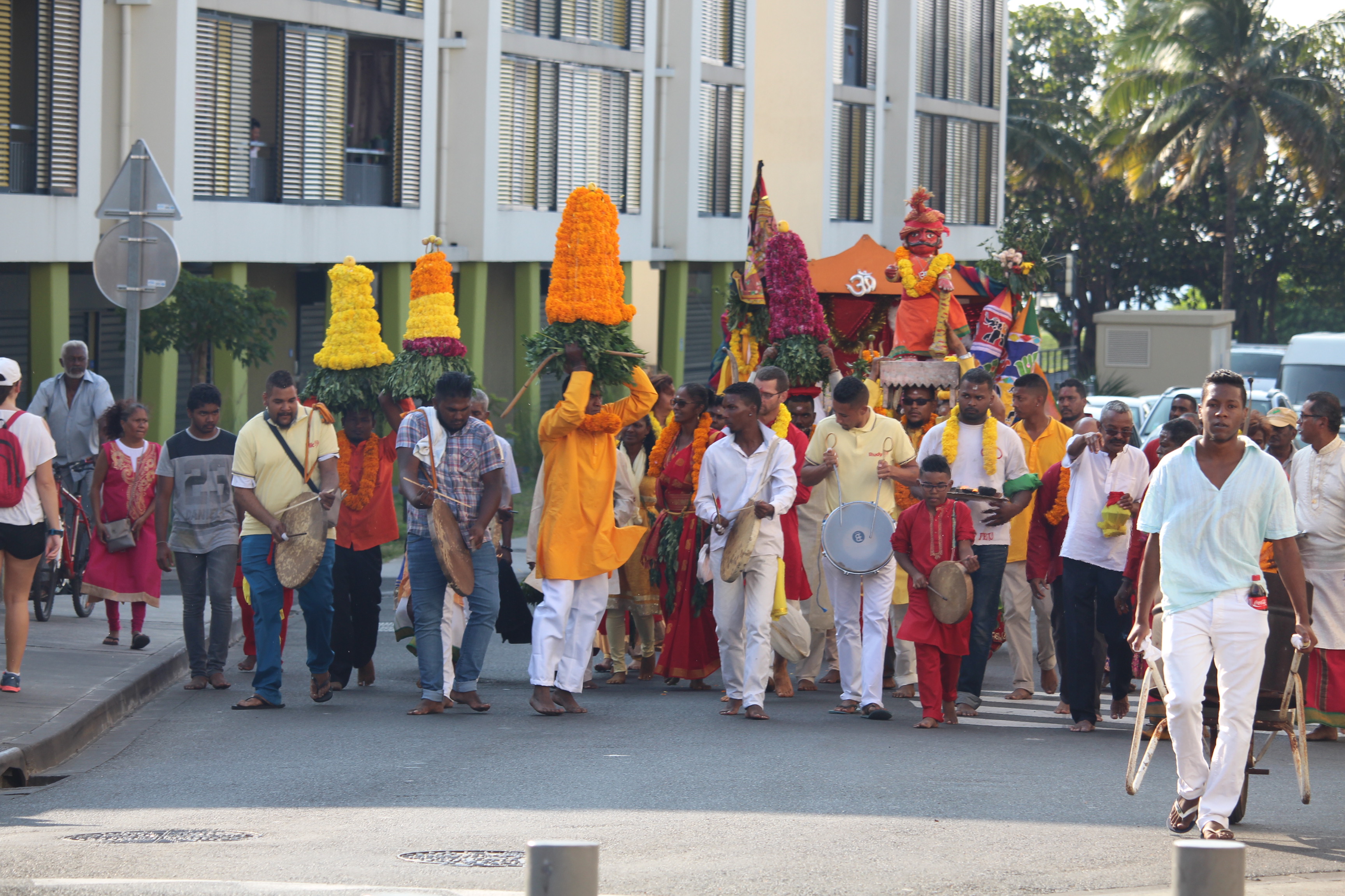 MARCHE SUR LE FEU AU TEMPLE FAMILIAL VAÏTY 2017