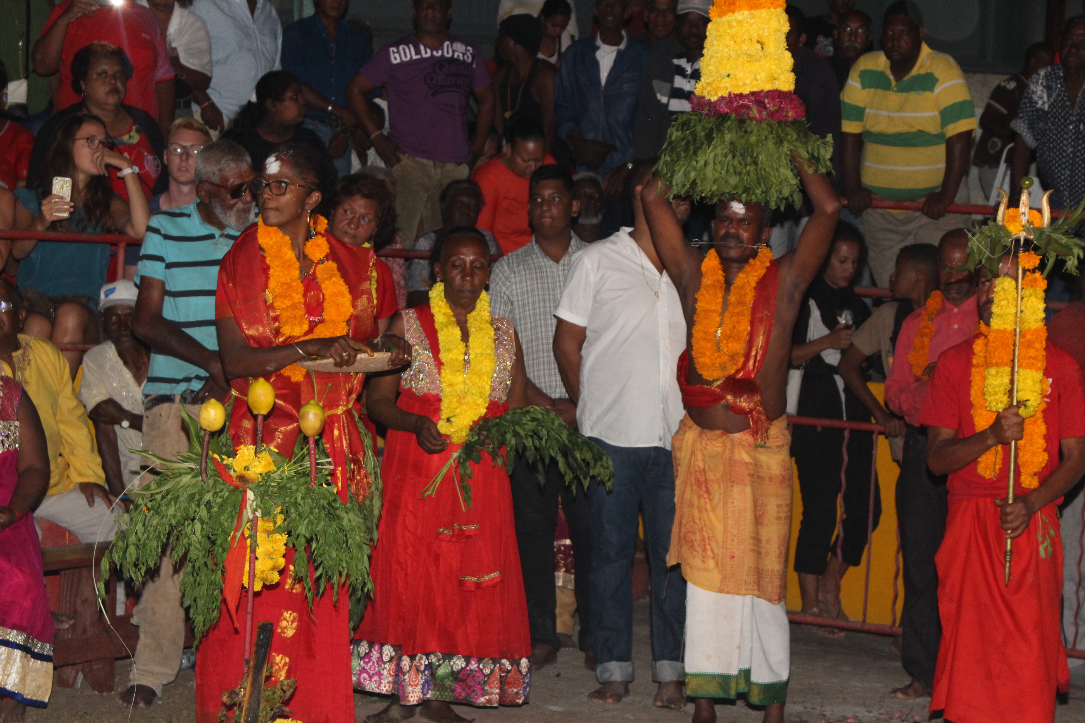 MARCHE SUR LE FEU AU TEMPLE FAMILIAL VAÏTY 2017