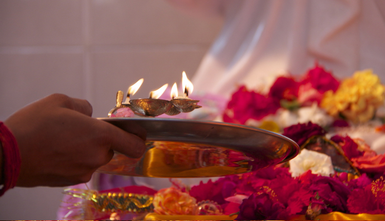 PRIÈRE ET PUJA