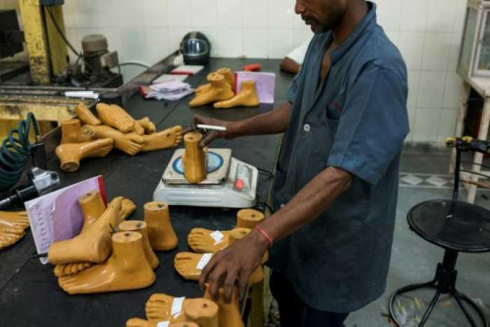 En Inde, des prothèses bon marché remettent les amputés sur pied