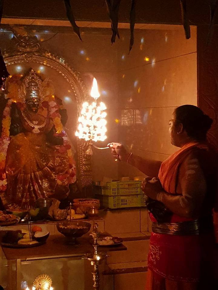 NAVARATRI : DURGA POOJA 1ER OUTCHAVAL AU TEMPLE ARUMIGOU SHRI VEERAKARLI DE ST-LEU