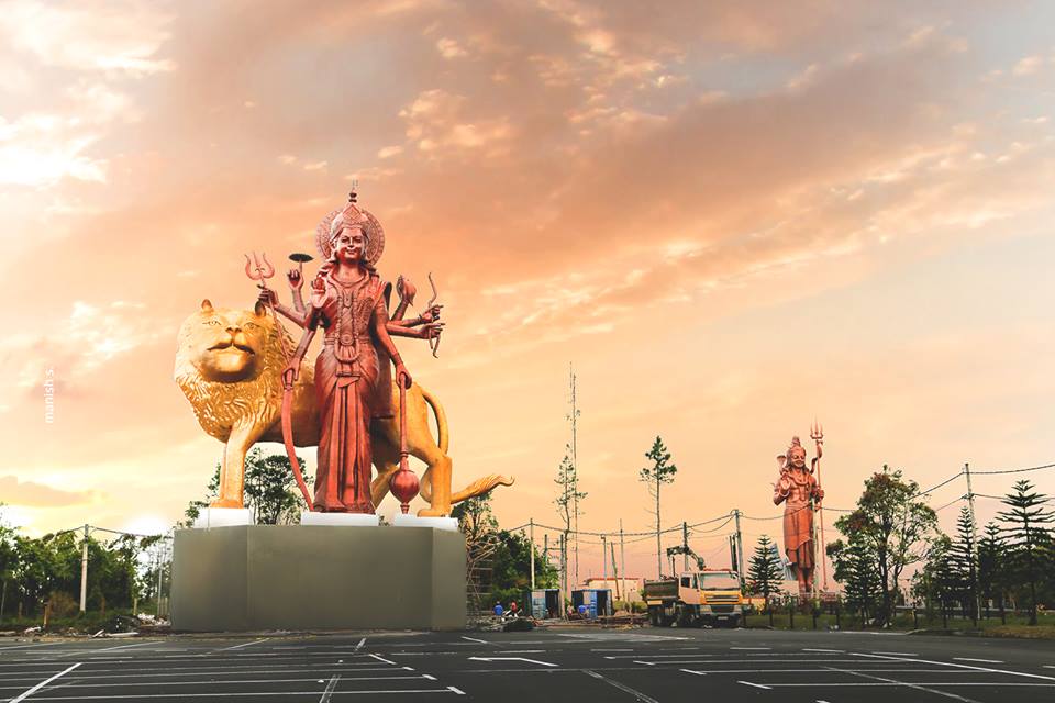 GRAND-BASSIN : CONSÉCRATION DE LA PLUS GRANDE STATUE DE MAA DURGA AU MONDE