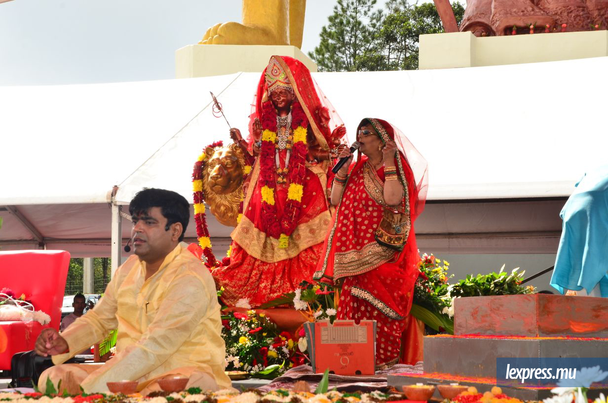 Grand-Bassin: la déesse Durga dans toute sa splendeur