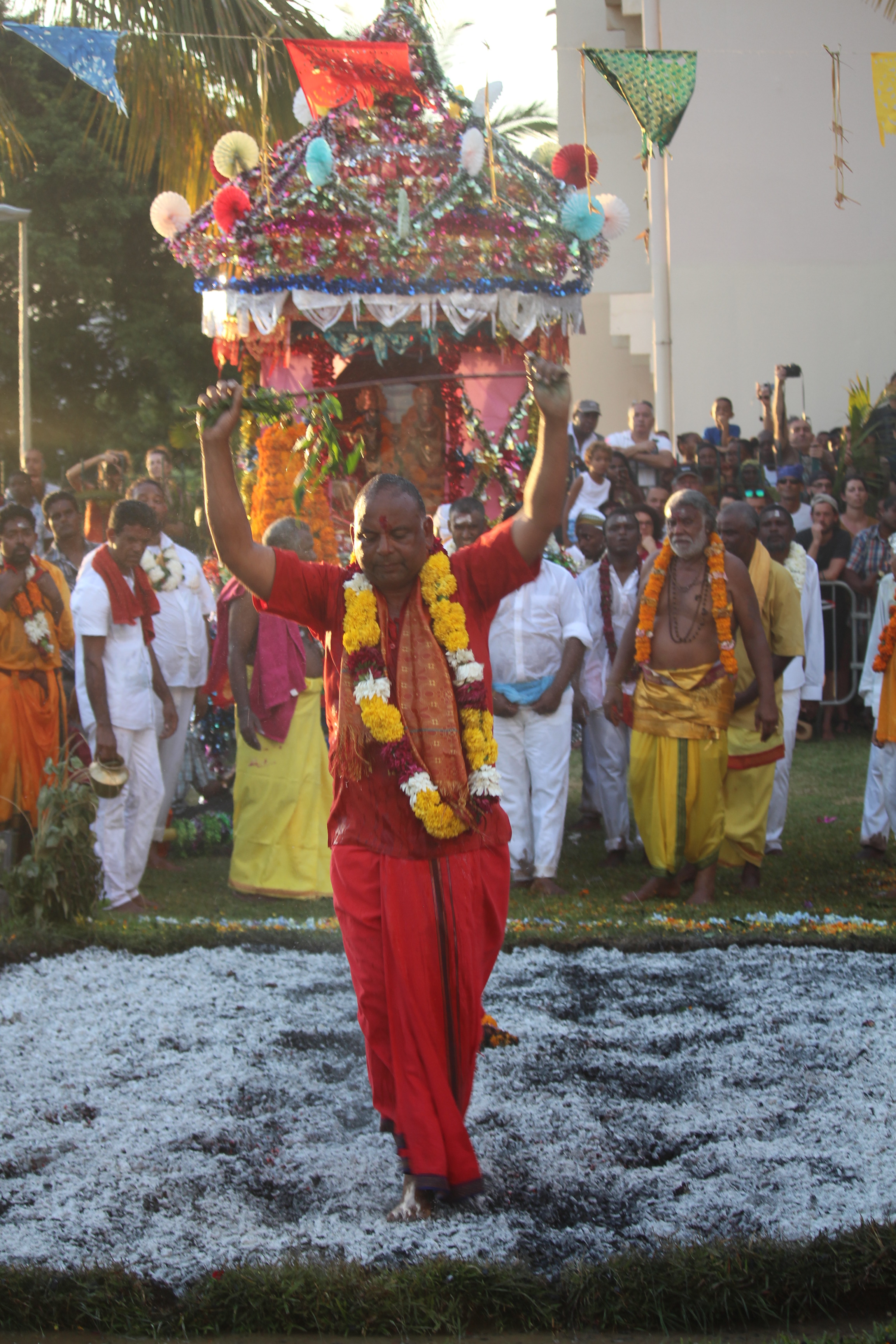 MARCHE SUR LE FEU 2018 AU TEMPLE MARLIAMEN DES CASERNES DE ST-PIERRE