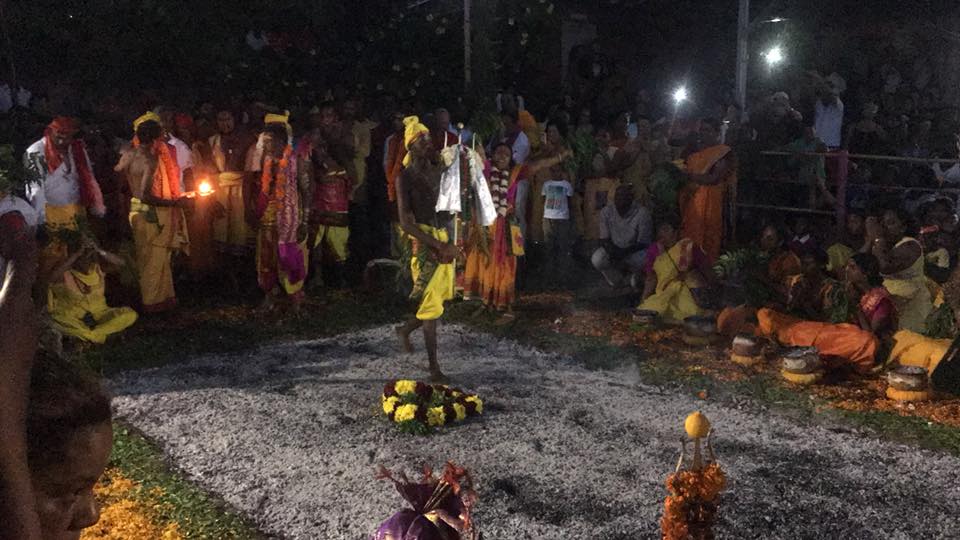 MARCHE SUR LE FEU 2018 AU TEMPLE DRAUPADI MAISON ROUGE DE ST-LOUIS 