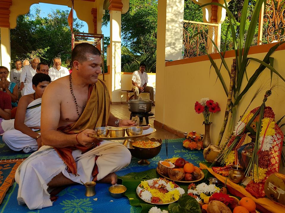 LE PONGAL CÉLÉBRÉE  À L'ASHRAM DU PORT 