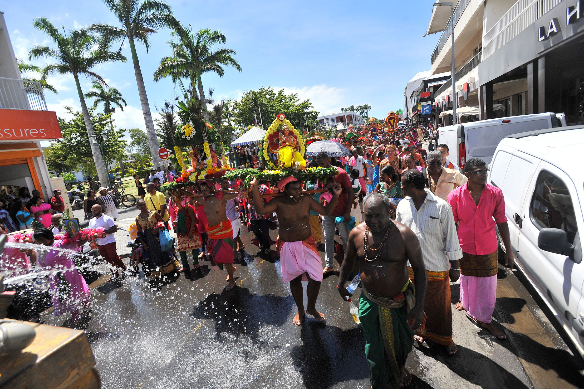 TAÏ POOSAM KÂVADI 2018 AU TEMPLE SIVA CHANMOUGA NAADA DE ST-LOUIS